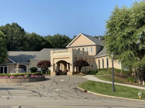 102 Cleveland Ln, Rockaway NJ  07866-5800 exterior