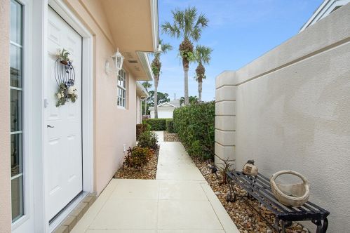 1517 Amherst Dr, Fort Pierce, FL 34986-1841