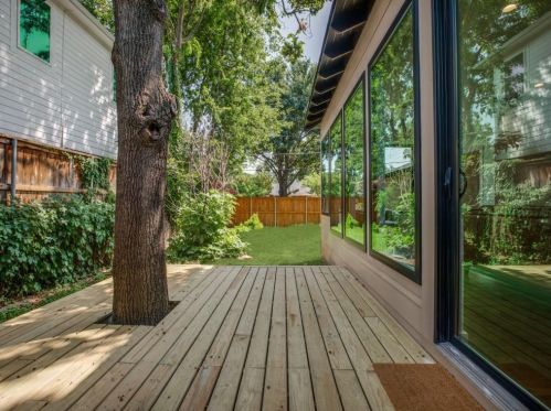 570 Hambrick Rd, Dallas TX  75218-1745 exterior