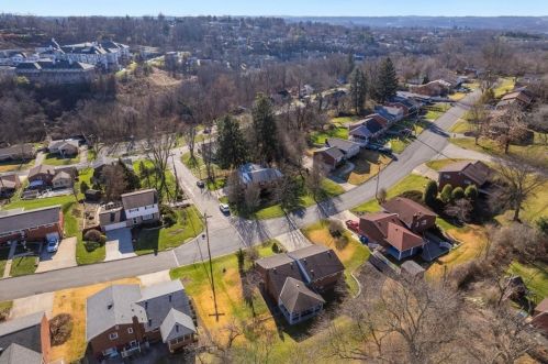 1300 Blue Jay Dr, Pittsburgh PA  15243-1206 exterior