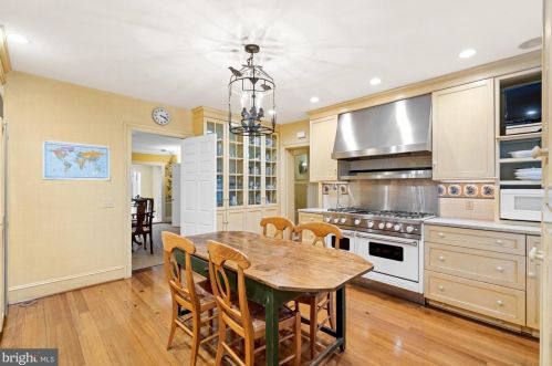 2906 N St, Washington DC 20024-3701 exterior