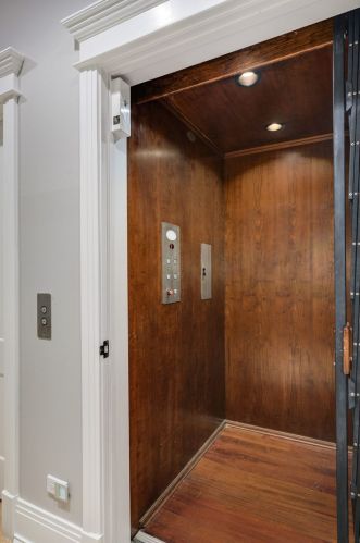 3720 Greenview Ave, Chicago IL 60613-3610 exterior