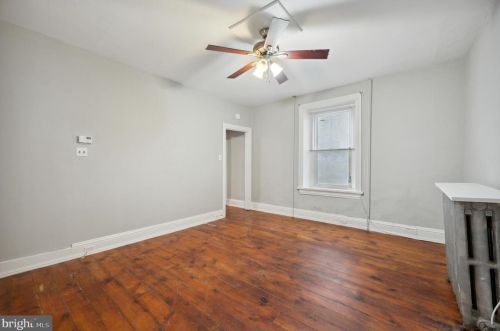 476 Krams Ave, Philadelphia PA  19128-3310 exterior