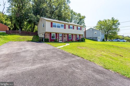 6505 Carriage Dr, Alexandria, VA 22310-3303