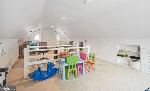 7007 Connecticut Ave, Bethesda MD  20815-4936 exterior