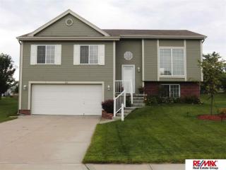 903 Edgewater Dr, Omaha, NE 68046-3328