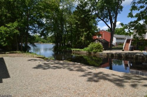 132 Shawnee Trl, Wharton NJ  07885-2934 exterior