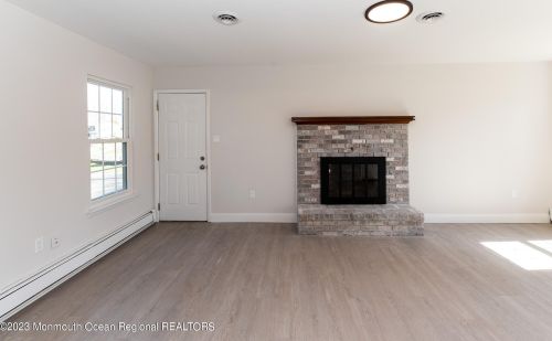 523 Holmes Ave, Lacey NJ  08731-1509 exterior