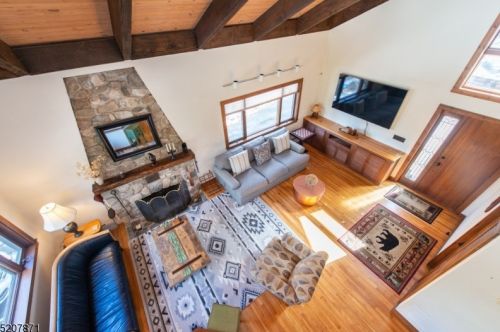 438 Shore Trl, Sparta NJ  07871-1427 exterior