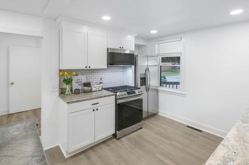 37 Commerce Ave, Killingly CT 06239-2804 exterior