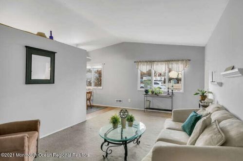 15 Mason Dr, Hazlet NJ 07730-2027 exterior