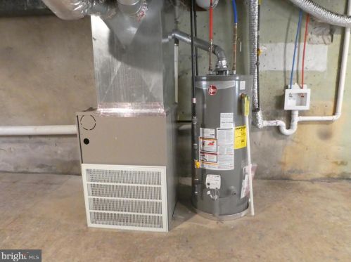 262 9 St, Darby PA 19023-1701 exterior