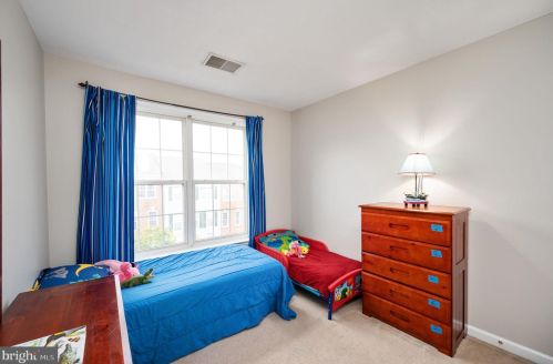 6408 Hawk Vw Ln, Alexandria VA 22312-3985 exterior