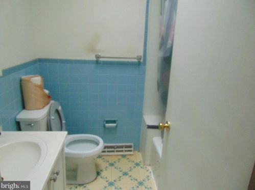 4612 Woodland Ave, Camden NJ 08110-6430 exterior