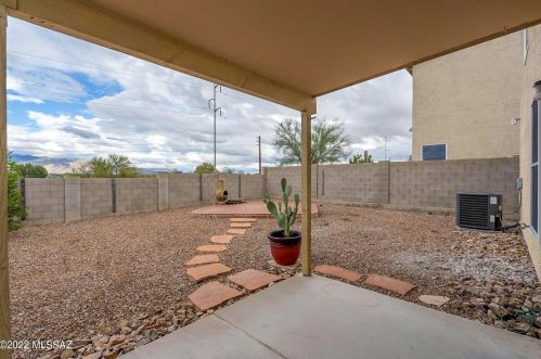 2213 Mcconnell Dr, Tucson AZ 85710-8091 exterior
