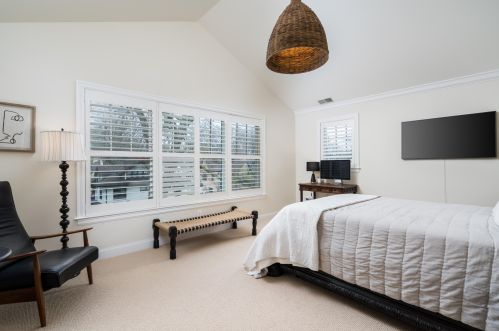 835 Gln Ave, Milwaukee WI 53217-5216 exterior