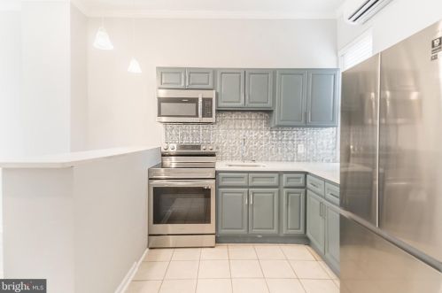 5215 Cedar Ave, Philadelphia PA 19143-1524 exterior