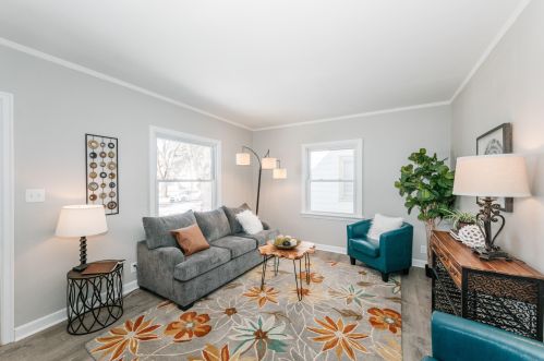 5742 40th St, Milwaukee, WI 53221-3910