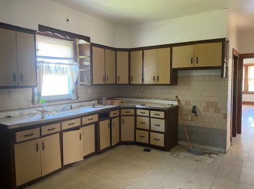 11914 Perry Ave, Chicago IL 60628-6127 exterior