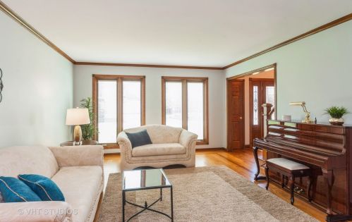 205 Thierry Ln, Wheeling IL  60070-1656 exterior