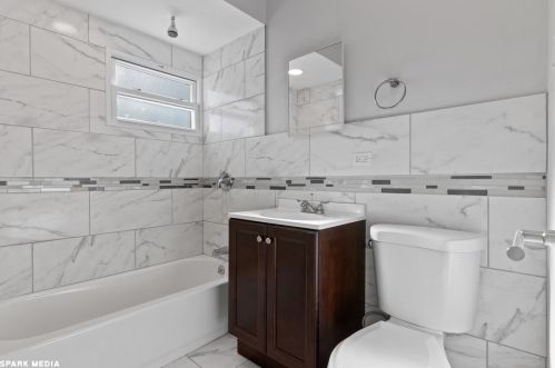 12000 Pr Ave, Chicago IL 60628-6725 exterior