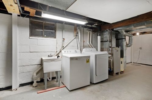 1253 Illinois Ave, Pittsburgh PA 15216-2505 exterior