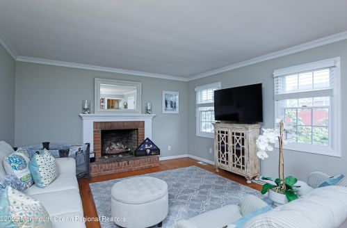 2215 Middle Ave, Point Pleasant Beach NJ 08742-5138 exterior