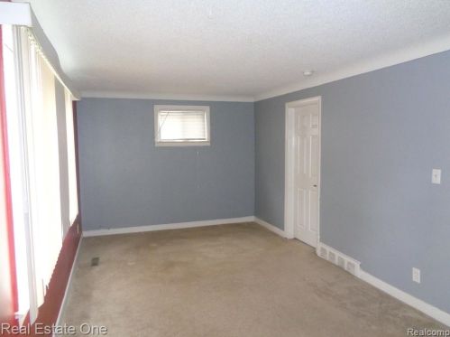 5714 Colonial St, Dearborn Heights MI  48127-3149 exterior