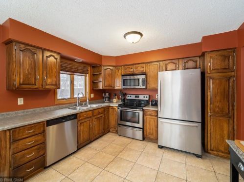 1889 Edgerton St, Saint Paul MN 55117-2447 exterior