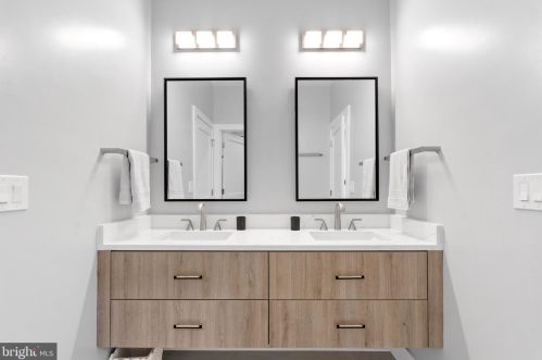 6714 Van Fleet Dr, Mc Lean VA  22101-5140 exterior