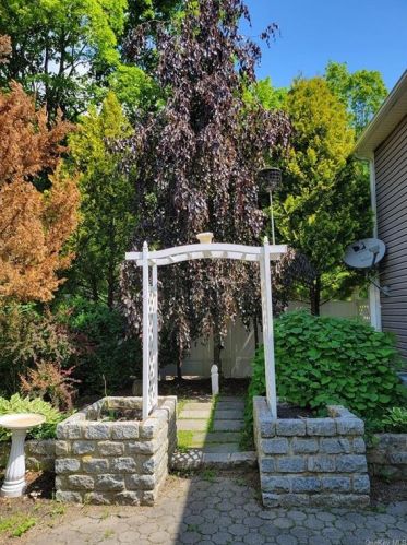 323 Grand Ave, Poughkeepsie NY 12603-4403 exterior