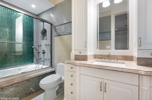 716 Schubert Ave, Chicago IL 60614-1247 exterior