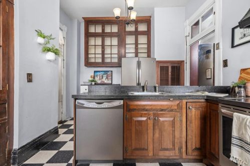 1715 Hickory St, Saint Louis MO 63104-2932 exterior