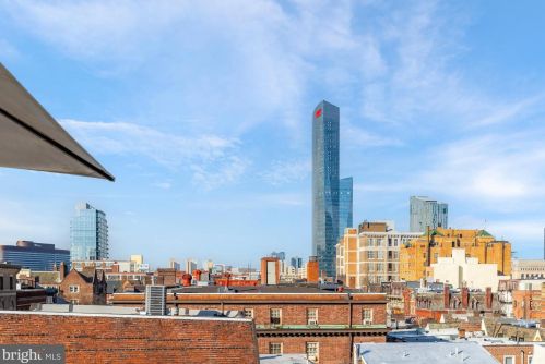 2109 Locust St, Philadelphia PA 19103-4802 exterior