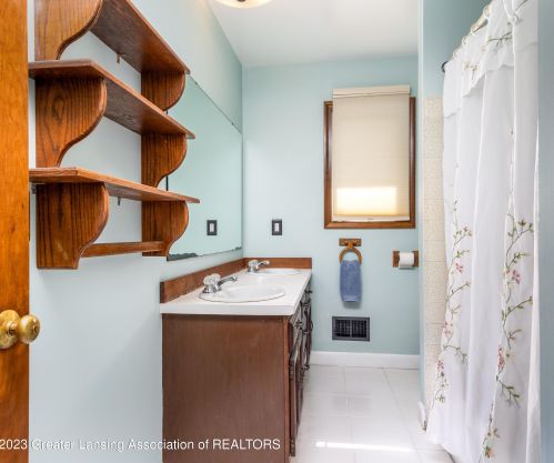 1225 Sandhill Dr, Dewitt MI 48820-9551 exterior