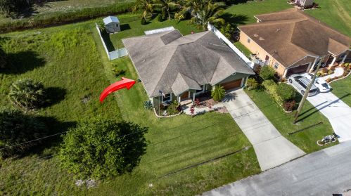 1080 Romaine Ln, Fort Pierce FL 34953-3675 exterior