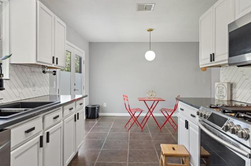 4802 Brassiewood Dr, Austin TX 78744-5107 exterior