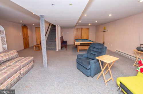 699 Longview Dr, Huntingdon Valley PA 19006-2219 exterior