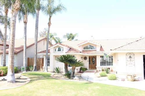 13904 Las Entradas, Bakersfield, CA 93314-4207