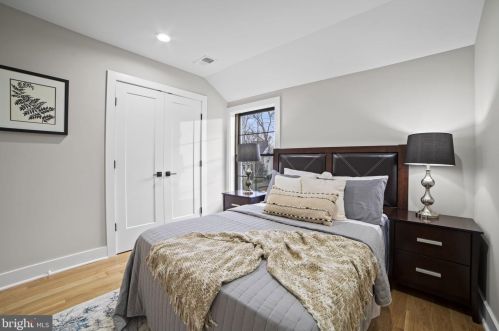 1505 Crestwood Dr, Alexandria VA  22302-2303 exterior