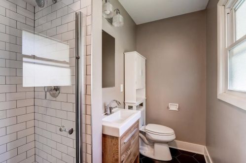 9200 Ironwood Ln, Milwaukee WI  53217-1211 exterior