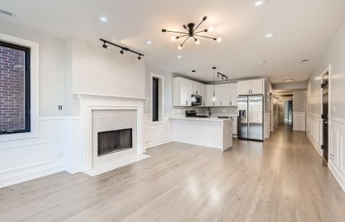 3747 Michigan Ave, Chicago, IL 60653-1533