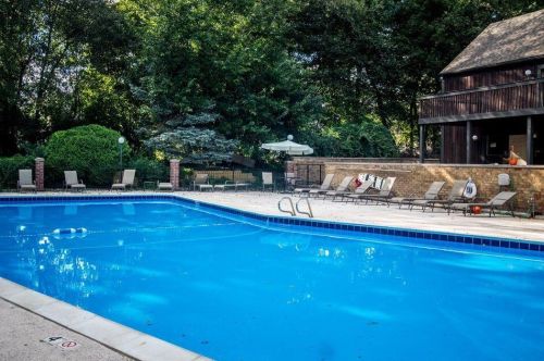 248 Dunbarton Ct, Kalamazoo MI  49006-4352 exterior