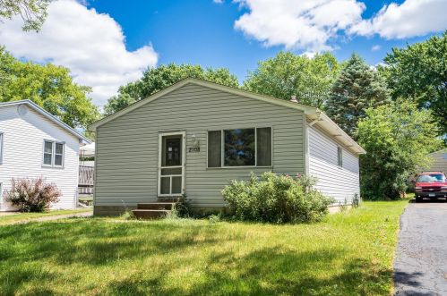 2108 Ivy St, Saint Paul MN  55109-4062 exterior