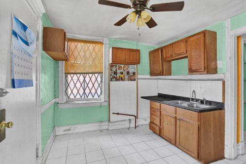 3611 Calumet Ave, Chicago IL 60653-1103 exterior