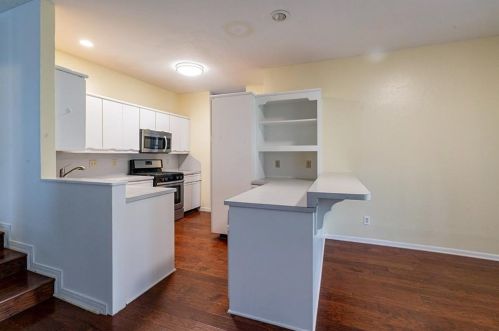 2001 Alguno Rd, Austin TX 78757-3223 exterior