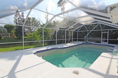 182 Carter Ave, Fort Pierce, FL 34983-3008