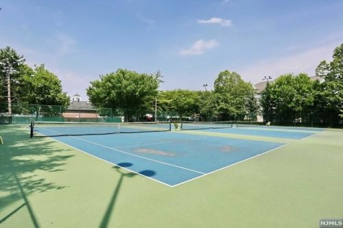 311 Nelson Ct, Edgewater NJ  07020-1618 exterior