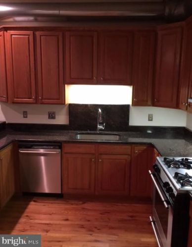 606 2nd St, Philadelphia PA 19133-3303 exterior