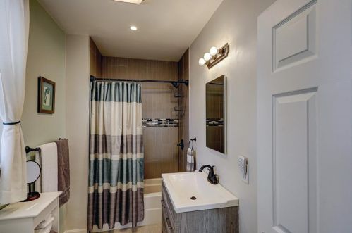 15 Armington Ave, Providence RI 02908-5202 exterior